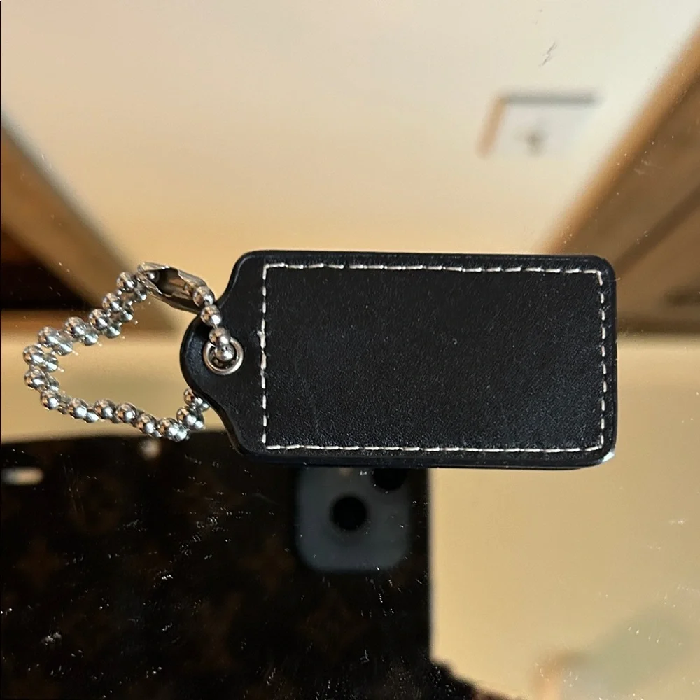 Coach patent leather Black hang tag and White Flower Keychain - Picture 6 of 6